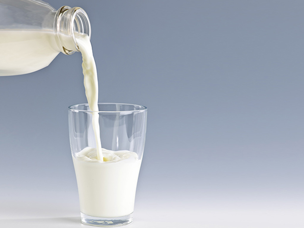 Nếu không uống được sữa tươi, bạn vẫn có thể bổ sung cho cơ thể bằng thực phẩm khác - Ảnh: Shutterstock