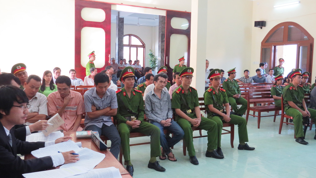 Phiên tòa phúc thẩm ngày 27.11 phải hoãn vì bị cáo Nguyễn Tấn Quang xin vắng mặt do bị tai nạn giao thông