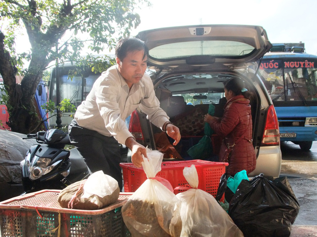 Trên chiếc xe du lịch này chở theo 90 kg động vật hoang dã, với nhiều cá thể Ảnh: Nguyễn Phúc