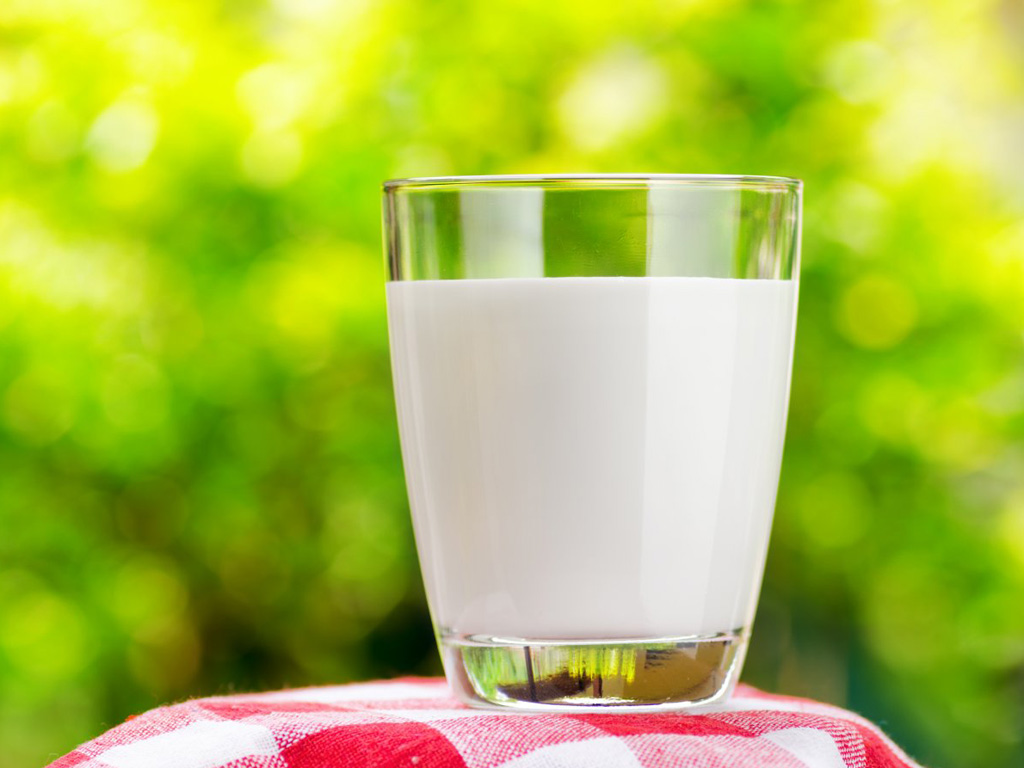 Tránh sữa khi bị cảm cúm nếu bạn ít dùng sữa - Ảnh: Shutterstock