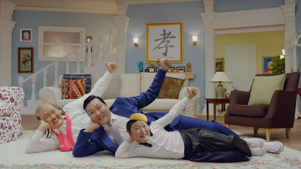 Psy với phong cách hài hước quen thuộc trong MV 'Daddy' - Ảnh: Chụp màn hình clip