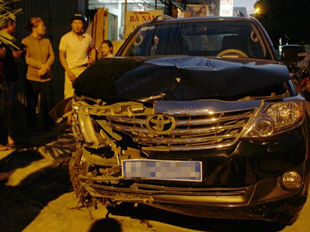 Chiếc xe biển số xanh gây tai nạn
