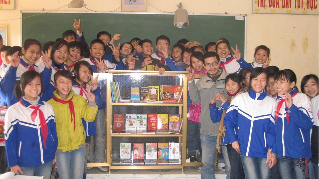 Học sinh nông thôn ở Thái Bình đã có thói quen đọc sách nhờ Tủ sách phụ huynh ở mỗi lớp học - Ảnh: N.Q.Thạch