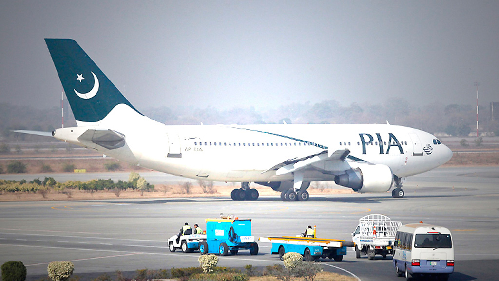 Một máy bay của hãng PIA tại sân bay Lahore - Ảnh: Reuters