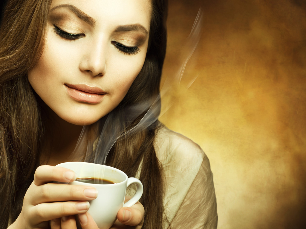 Uống cà phê điều độ có lợi cho tim, cho sức khỏe tinh thần và giúp ích cho kế hoạch giảm cân - Ảnh: Shutterstock