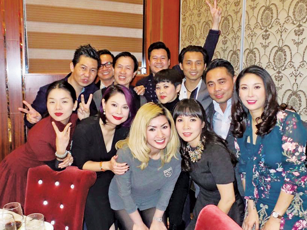 Đông đảo nghệ sĩ đến mừng tiệc đầy tháng con Hoa hậu Hà Kiều Anh