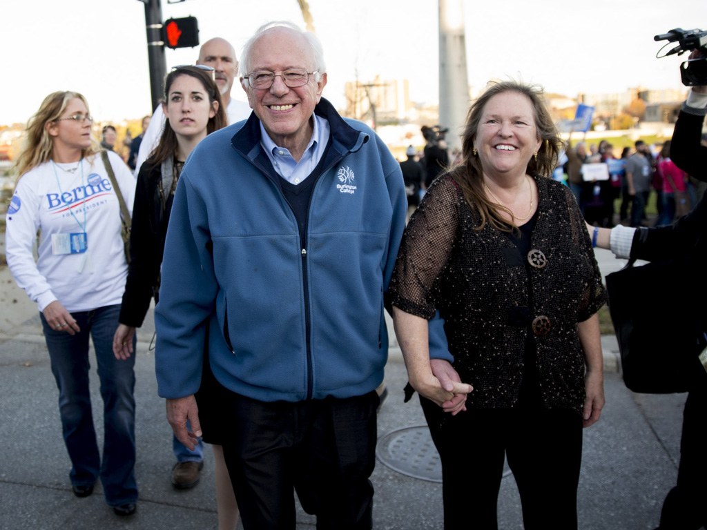 Ông Bernie Sanders và bà Jane Sanders