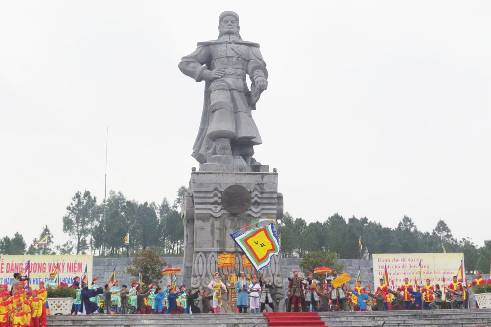 Nghi lễ diễn ra tại Khu tưởng niệm Tượng đài Quang Trung (núi Bân, P.An Tây, TP.Huế)