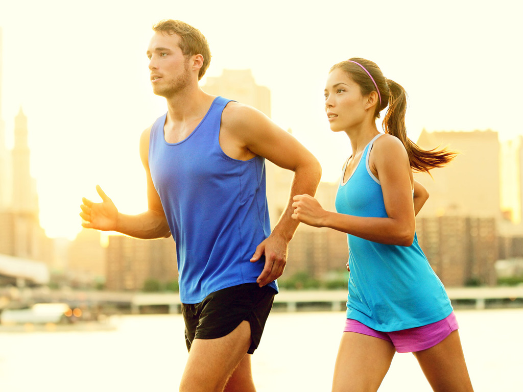 Chạy bộ 15 phút mỗi sáng giúp sống vui và khỏe - Ảnh: Shutterstock