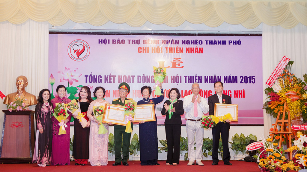 Chi hội Thiện Nhân vinh dự đón nhận Huân chương Lao động hạng nhì của Chủ tịch nước - Ảnh: Quỳnh Trân