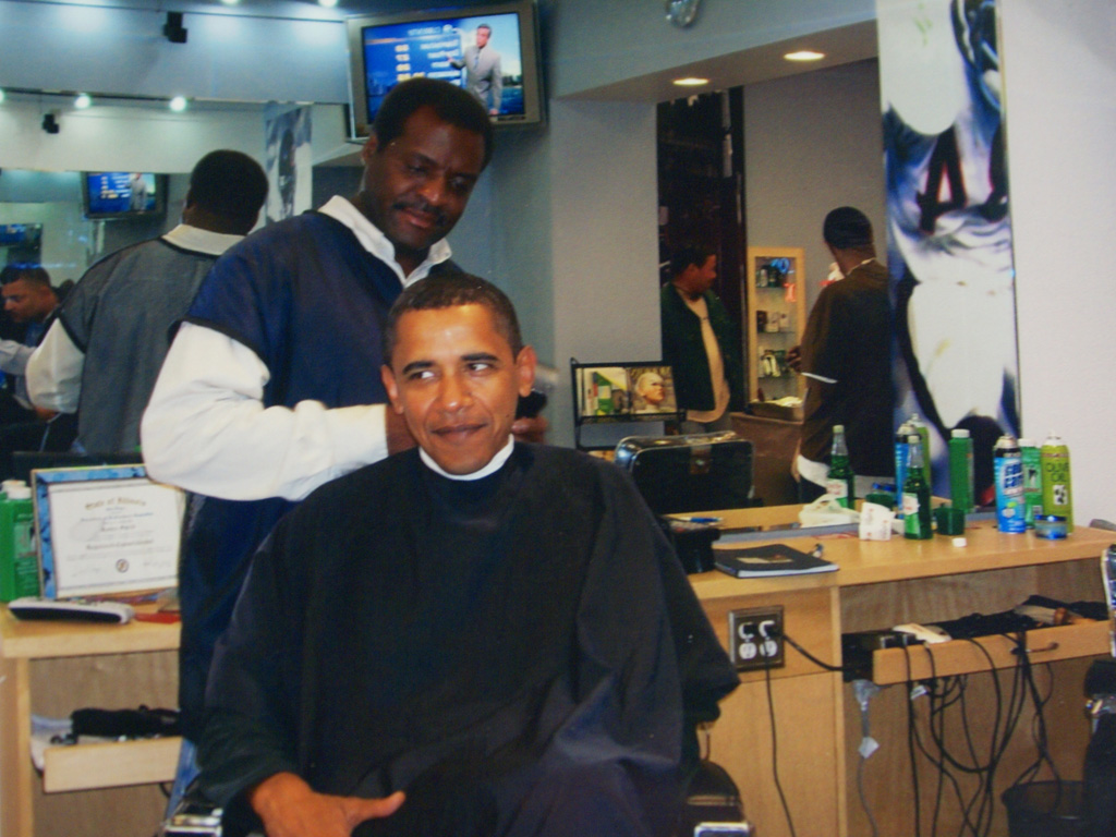 Zariff hớt tóc cho Tổng thống Obama - Ảnh: Examiner