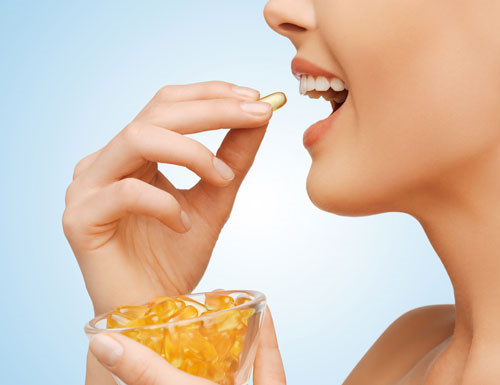 Bổ sung vitamin là cần thiết, nhất là phụ nữ sau tuổi 40 - Ảnh: Shutterstock