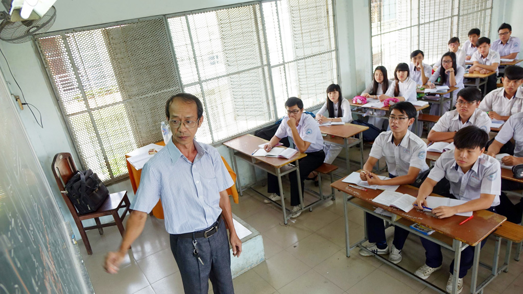 Thầy trò lớp 12 Trường THPT Lương Văn Can (TP.HCM) ráo riết ôn tập - Ảnh: Đào Ngọc Thạch