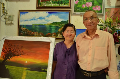 Hai vợ chồng họa sĩ già ở Côn Đảo - Ảnh: Tâm Ngọc