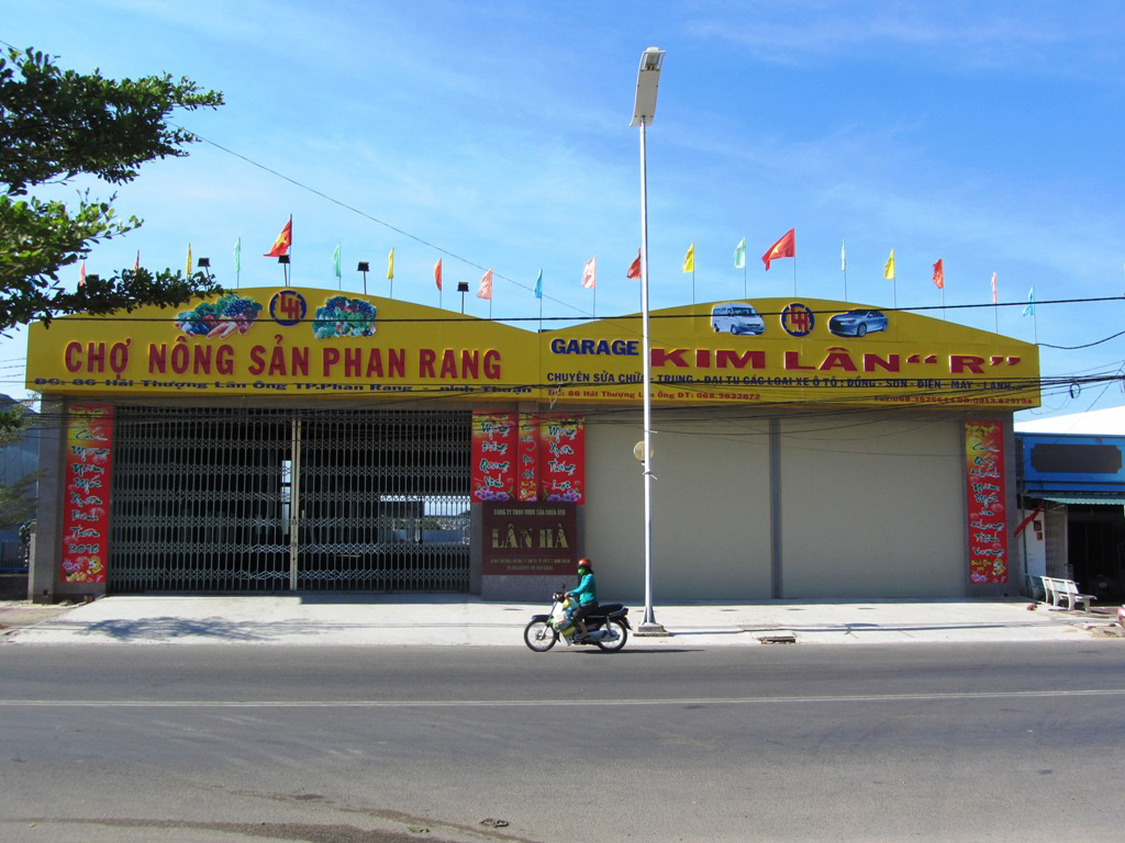 Mặt tiền chợ nông sản Phan Rang