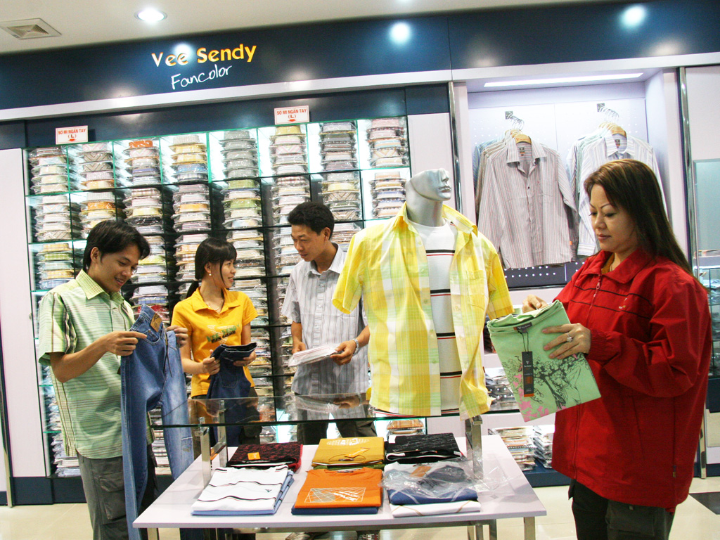 Việt Tiến là thương hiệu quen thuộc trên thị trường thời trang VN - Ảnh: D.Đ.Minh