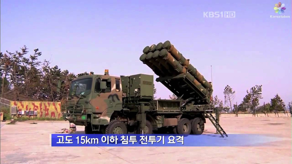 Hệ thống tên lửa phòng không tầm trung Cheongung của Hàn Quốc - Ảnh: Clip đài KBS