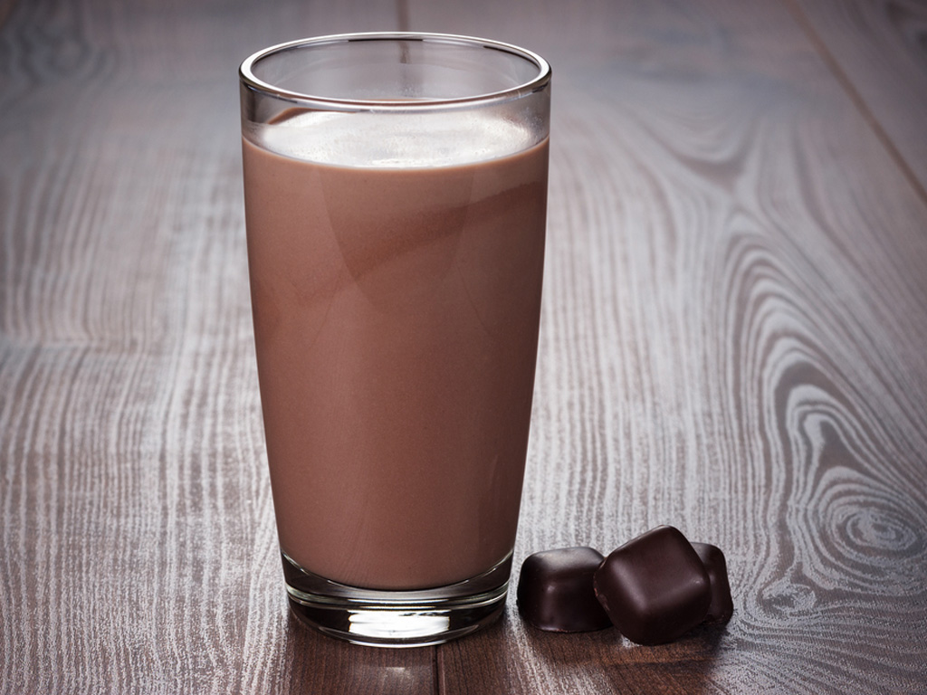 Sô cô la sữa là 1 trong nhiều loại nước uống tốt sau khi chơi thể thao - Ảnh: Shutterstock