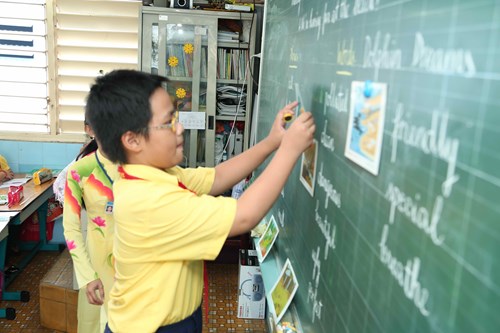 Nhấn vào ảnh để phóng to Học sinh trong giờ học tiếng Anh - Ảnh: Đào Ngọc Thạch