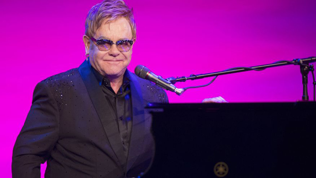 Elton John là ngôi sao chăm chỉ làm từ thiện nhất nước Anh - Ảnh: Reuters