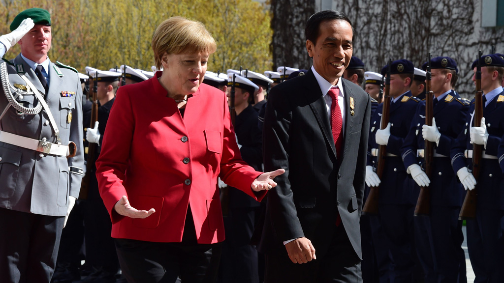 Thủ tướng Đức Angela Merkel đón Tổng thống Widodo tại Berlin - Ảnh: AFP