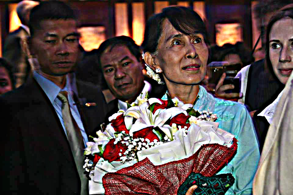 Bà Aung San Suu Kyi trong buổi gặp gỡ các lãnh đạo doanh nghiệp ở Thái Lan - Ảnh: Minh Quang
