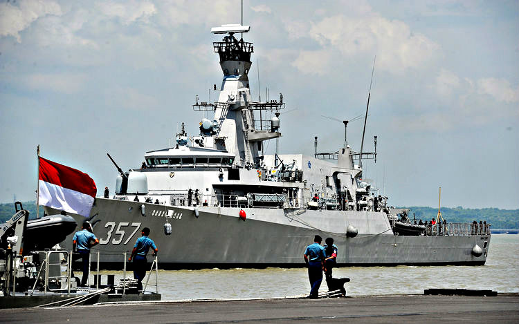 Tàu chiến của Indonesia - Ảnh: Bloomberg