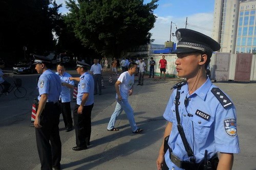 Cảnh sát Trung Quốc - Ảnh: Reuters 