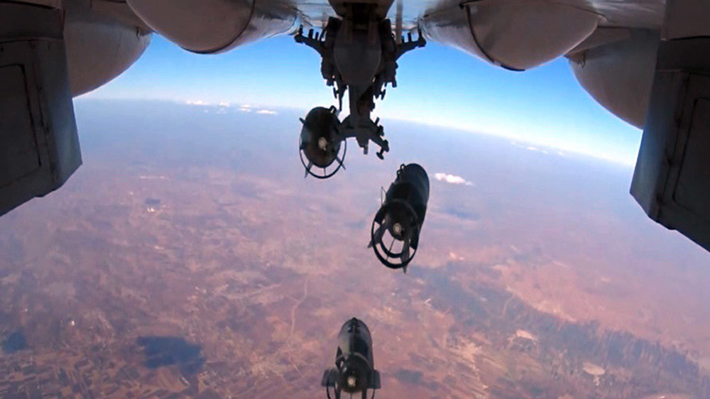 Máy bay Nga ném bom trong chiến dịch không kích IS ở Syria - Ảnh: Bộ Quốc phòng Nga