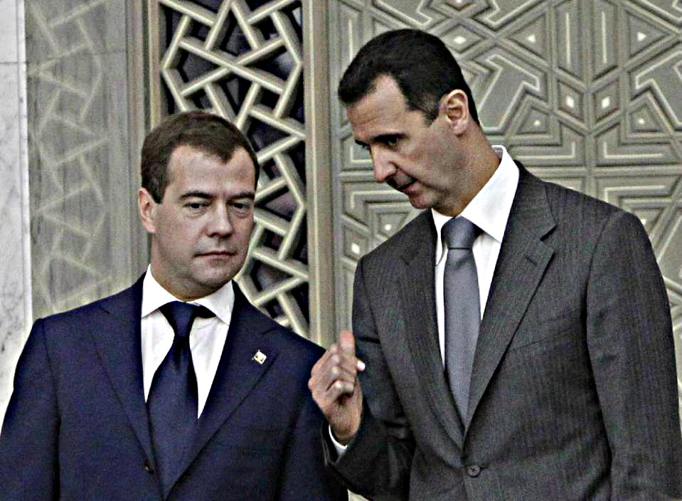 Thủ tướng Nga Dmitry Medvedev (trái) và Tổng thống Syria Bashar al-Assad - Ảnh: AFP