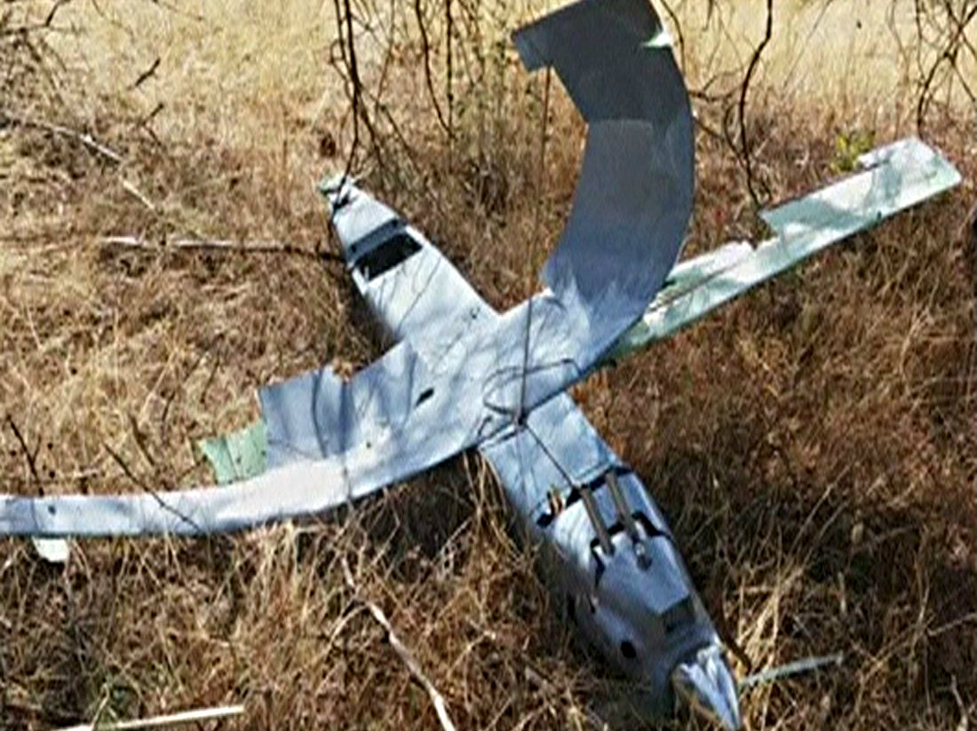 Xác chiếc máy bay không người lái bị bắn hạ ở làng Deliosman, Thổ Nhĩ Kỳ - Ảnh: Reuters