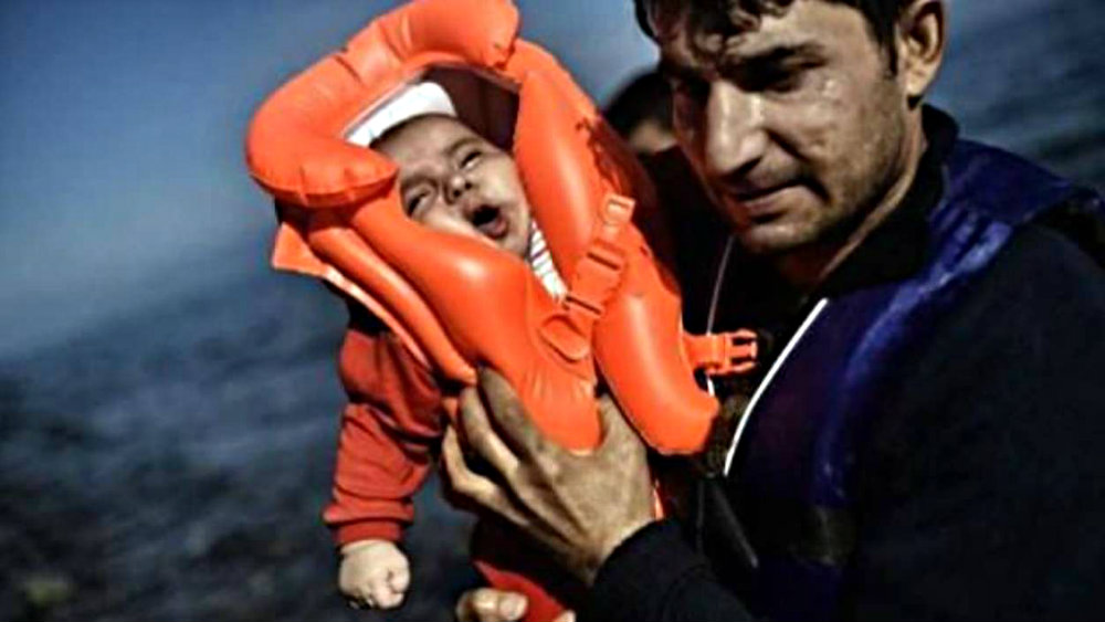 Trẻ 18 tháng lênh đênh trên biển, sống sót kỳ diệu - Ảnh minh họa: AFP