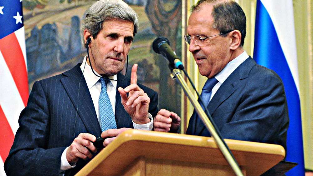Ngoại trưởng Mỹ John Kerry và Ngoại trưởng Nga Sergei Lavrov - Ảnh: Reuters