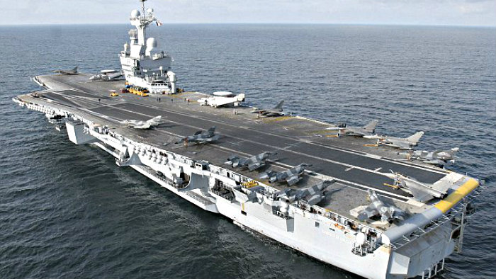 Pháp huy động tàu sân bay tham gia tiêu diệt IS - Ảnh: AFP