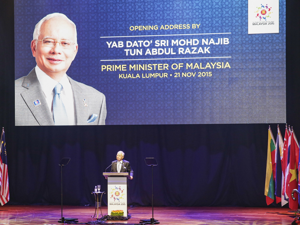 Thủ tướng Malaysia phát biểu khai mạc hội nghị thượng đỉnh ASEAN sáng 21.11, kêu gọi chống khủng bố - Ảnh: Lam Yên