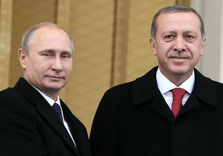 Tổng thống Thổ Nhĩ Kỳ (phải) nhiều lần đề nghị được gặp ông Putin - Ảnh: Reuters