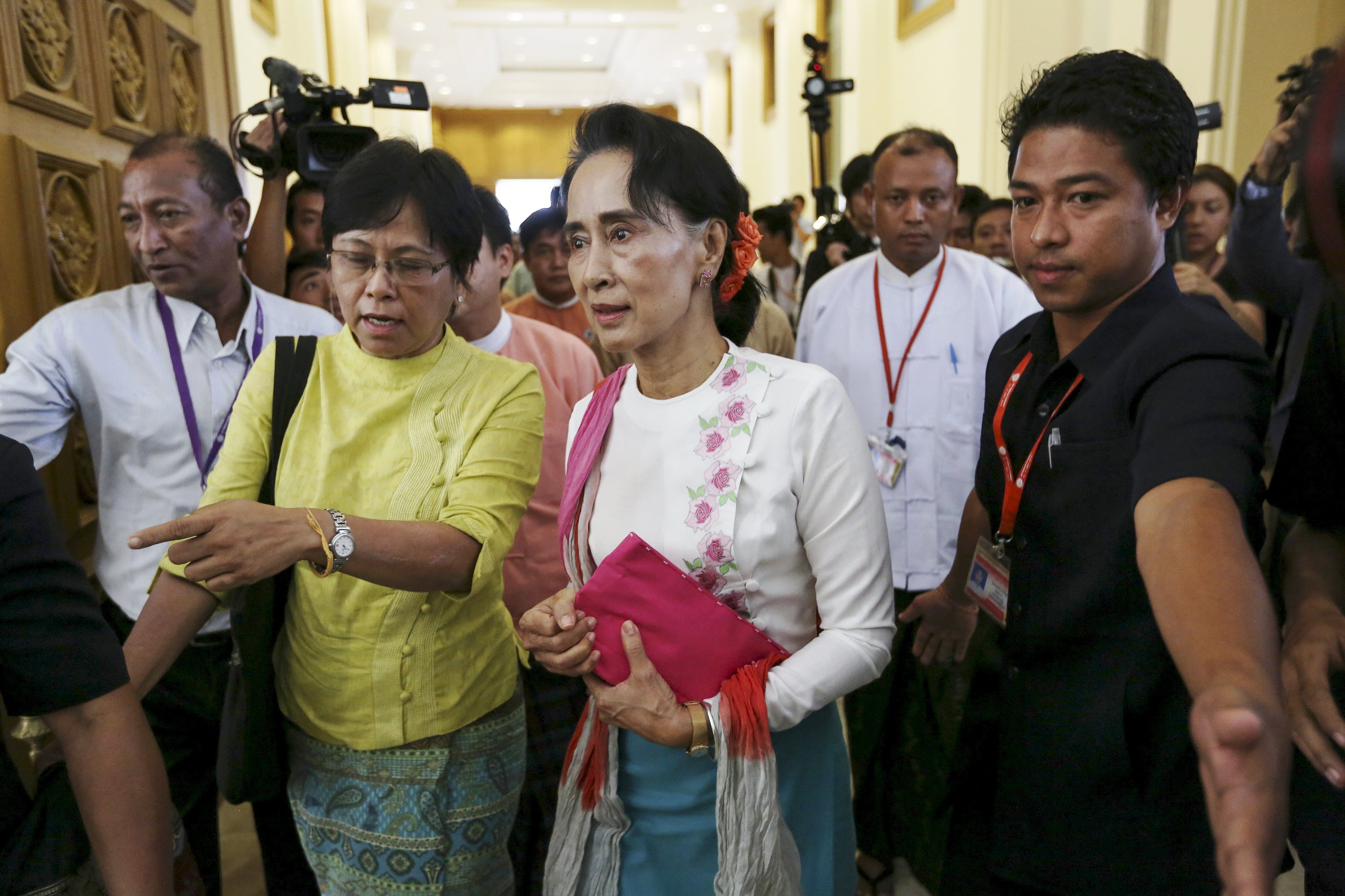 Bà Suu Kyi tiết lộ thành phần nội các Myanmar - Ảnh: Reuters