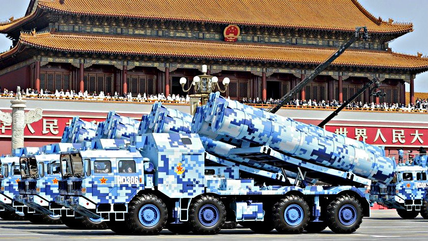 Trung Quốc khoe vũ khí trong duyệt binh ngày 3.9.2015 - Ảnh minh họa: Reuters