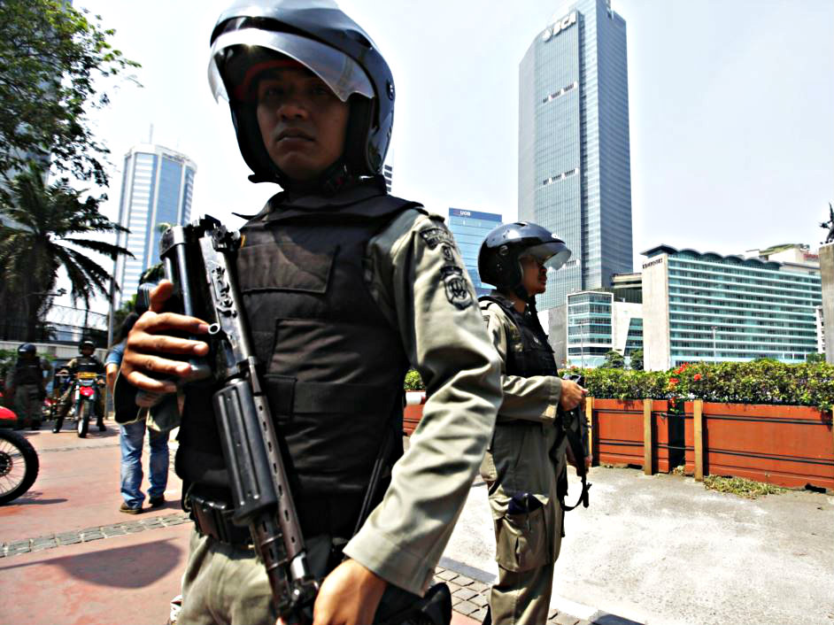 Lực lượng chống khủng bố Indonesia - Ảnh: Reuters