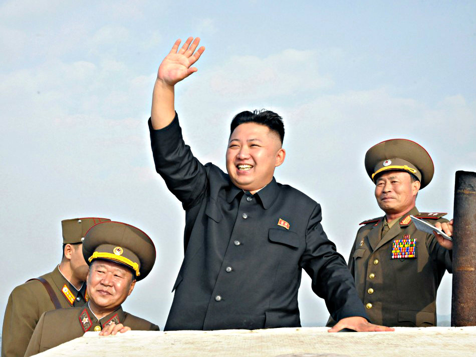 Lãnh đạo Kim Jong-un và các quan chức Triều Tiên - Ảnh: Reuters