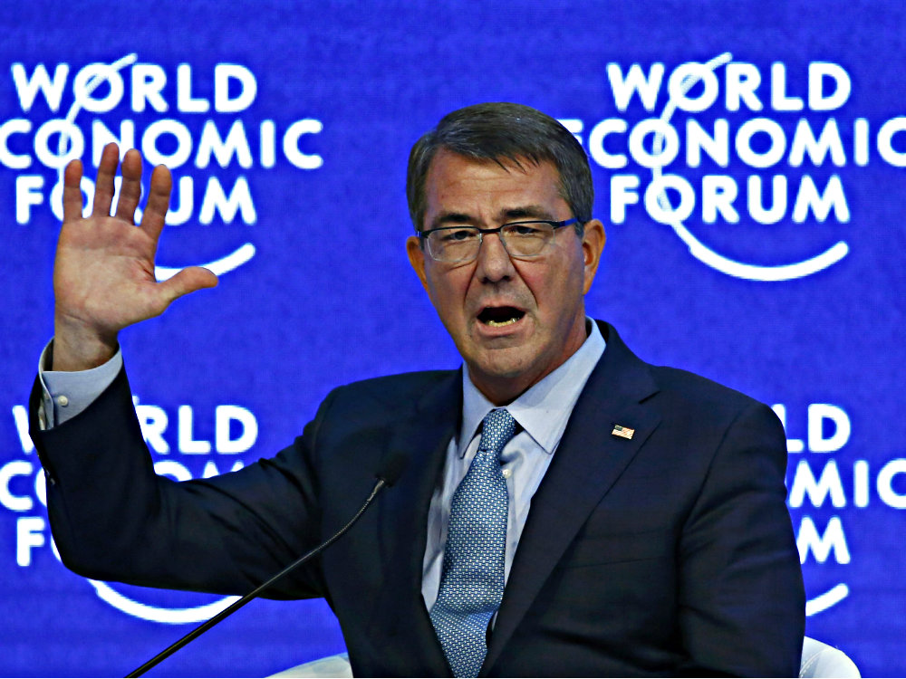 Bộ trưởng Quốc phòng Mỹ Ashton Carter ở Diễn đàn kinh tế thế giới WEF, Davos, Thụy Sĩ - Ảnh: Reuters