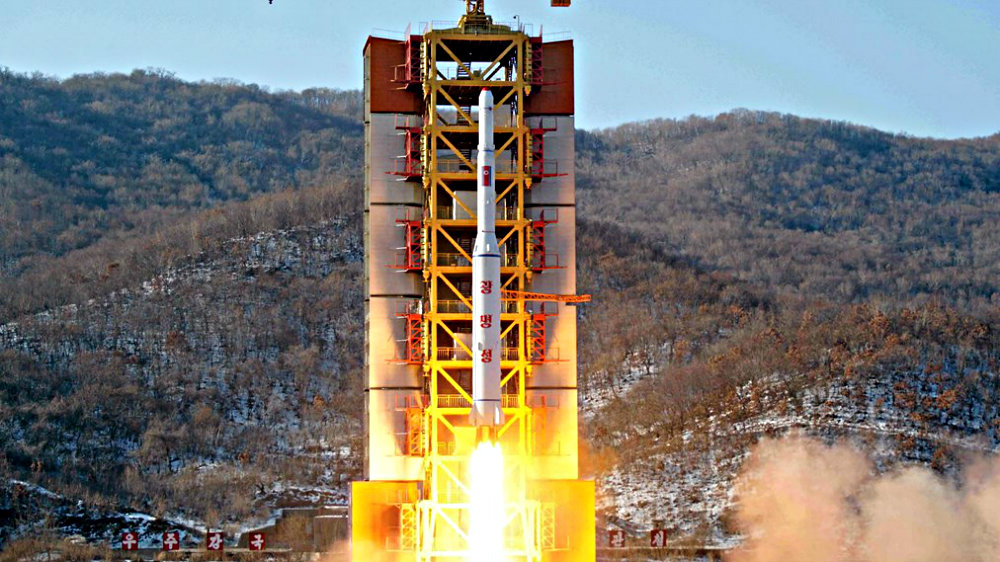 Tên lửa Triều Tiên phóng ngày 7.2 qua được cho là vụ thử tên lửa đạn đạo tầm xa trá hình - Ảnh: AFP