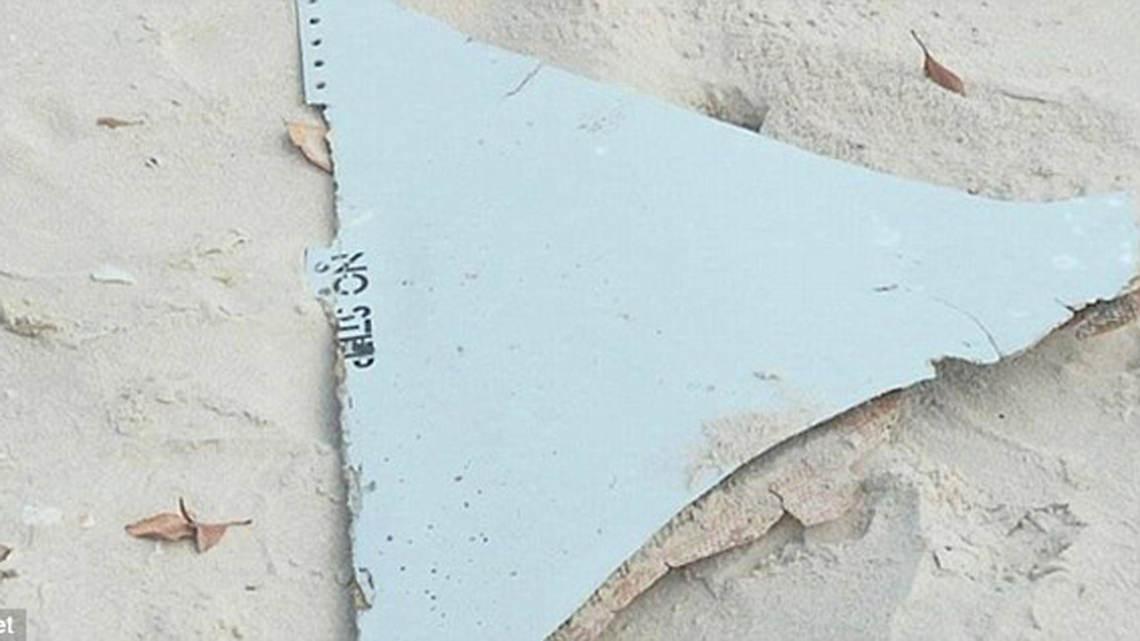 Úc nghi ngờ mảnh vỡ tìm thấy ở Mozambique là phần của xác máy bay MH370 - Ảnh: Airlive.net