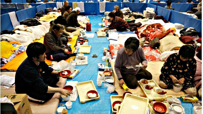 Vẫn còn nhiều nạn nhân thảm họa động đất -sóng thần sống trong các lán trại tạm bợ ở Nhật - Ảnh minh họa: Reuters