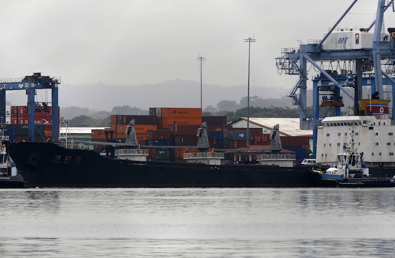 Tàu chở hàng Chong Chon Gang của Triều Tiên đậu tại cảng ở thành phố Colon, Panama - Ảnh: Reuters