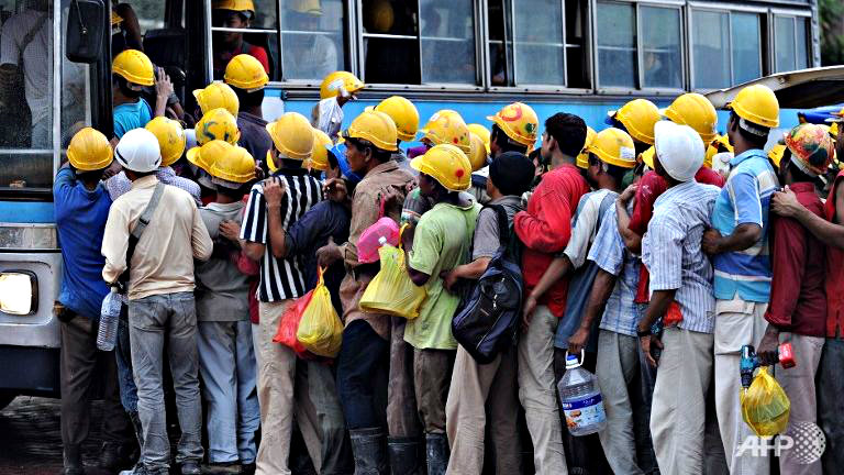Lao động nước ngoài sẽ không được phép tuyển dụng thêm vào Malaysia - Ảnh: AFP