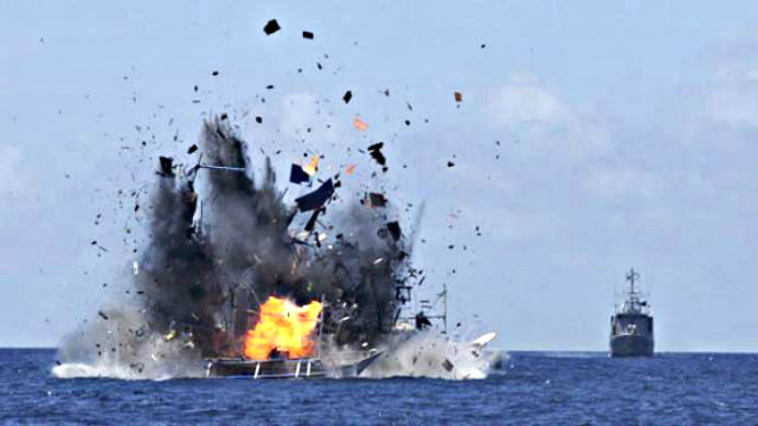 Chính quyền Indonesia bắn cháy tàu cá nước ngoài xâm phạm lãnh hải nước này - Ảnh minh họa: Reuters