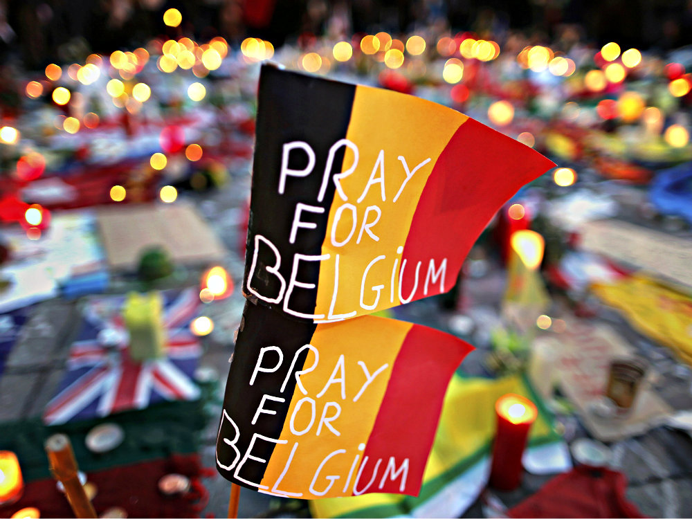 Hoạt động tưởng niệm các nạn nhân vụ đánh bom ở Brussels, Bỉ - Ảnh: Reuters
