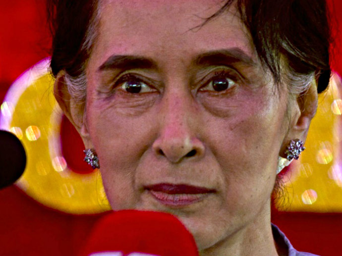 Tân cố vấn nhà nước Aung San Suu Kyi - Ảnh: AFP