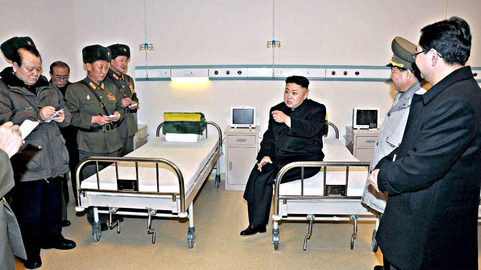 Lãnh đạo Kim Jong-un thăm một bệnh viện Triều Tiên - Ảnh minh họa: AFP